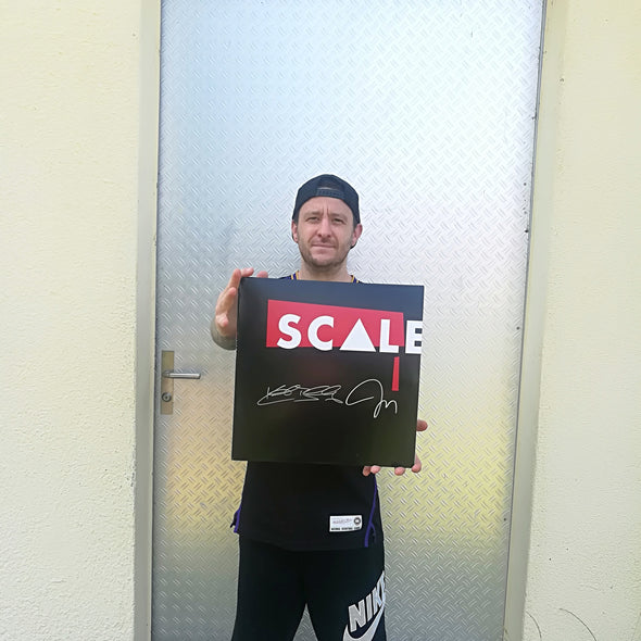 Scale : Signed By Keith Buckley & Joe Trohman